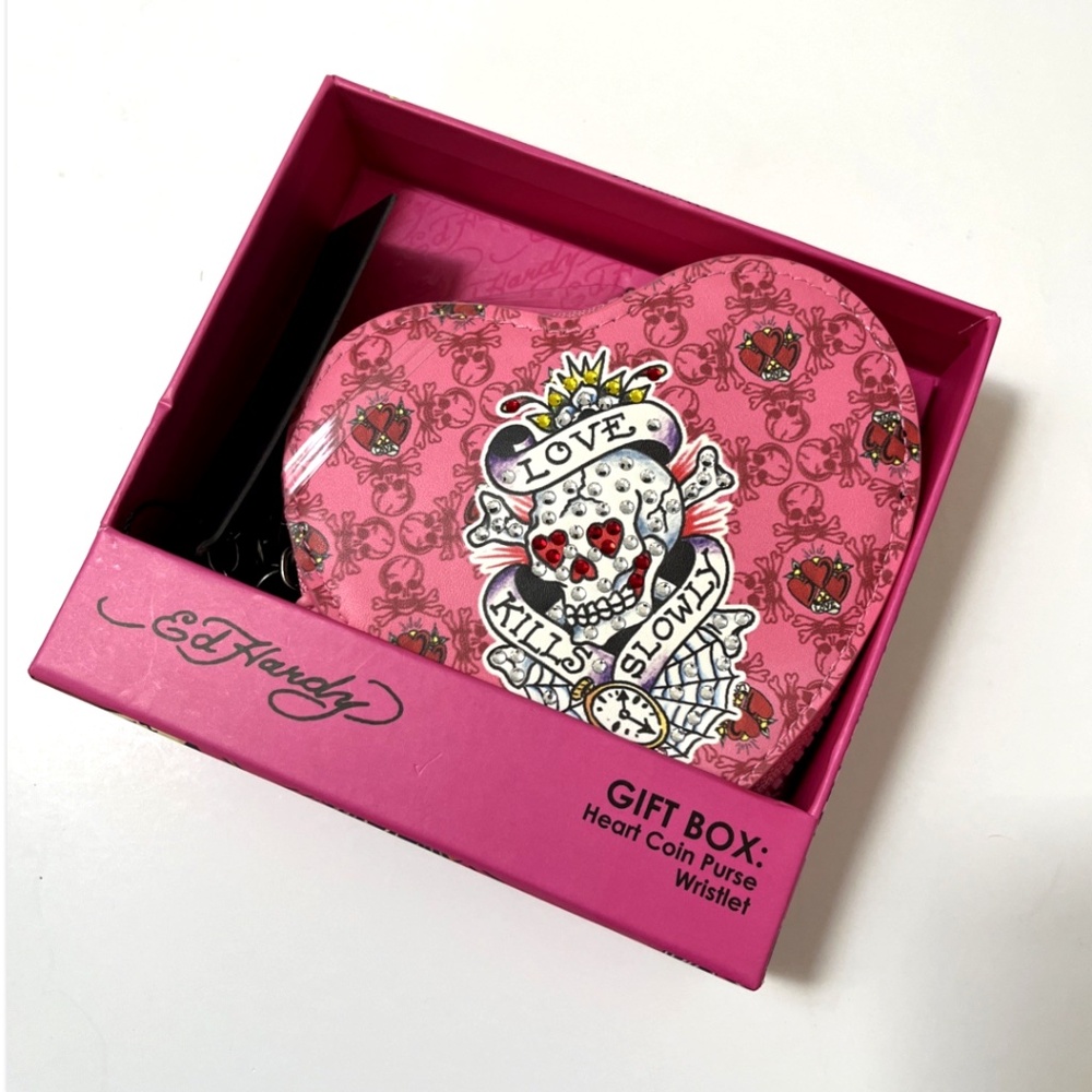 NWT Ed Hardy Heart Coin Purse Pink Skull Rhinestone Wristlet Zip Pouch Gift - Picture 5 of 5